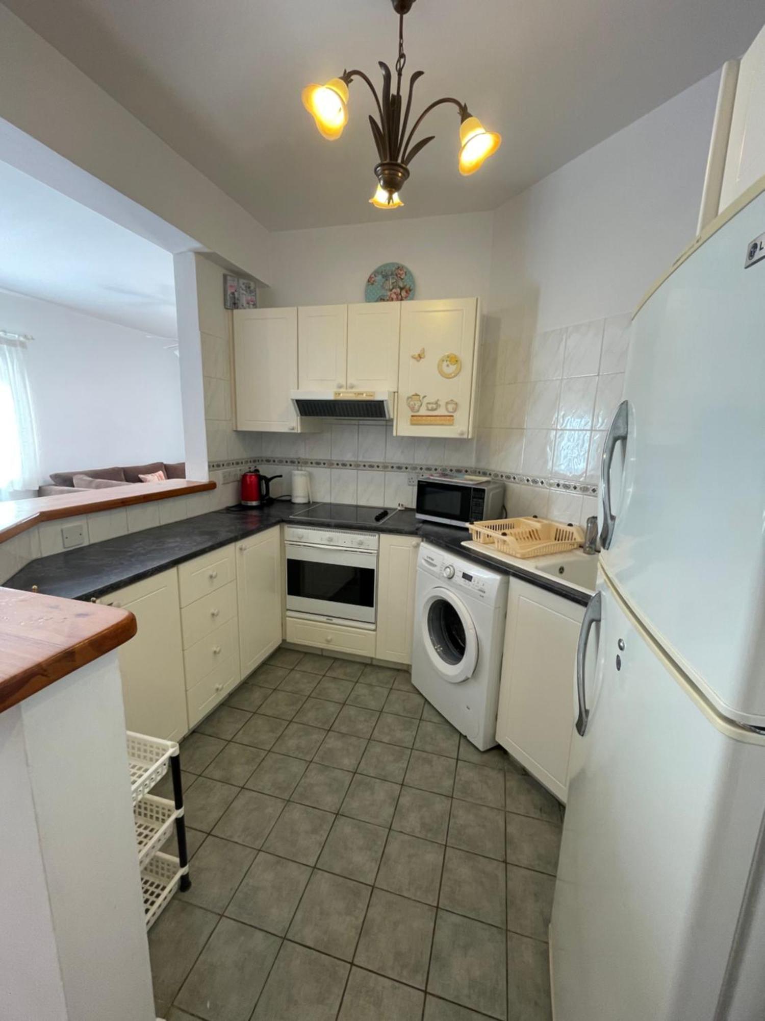 Limnaria Gardens Two Bedroom Apartment With Balcony Пафос Екстериор снимка